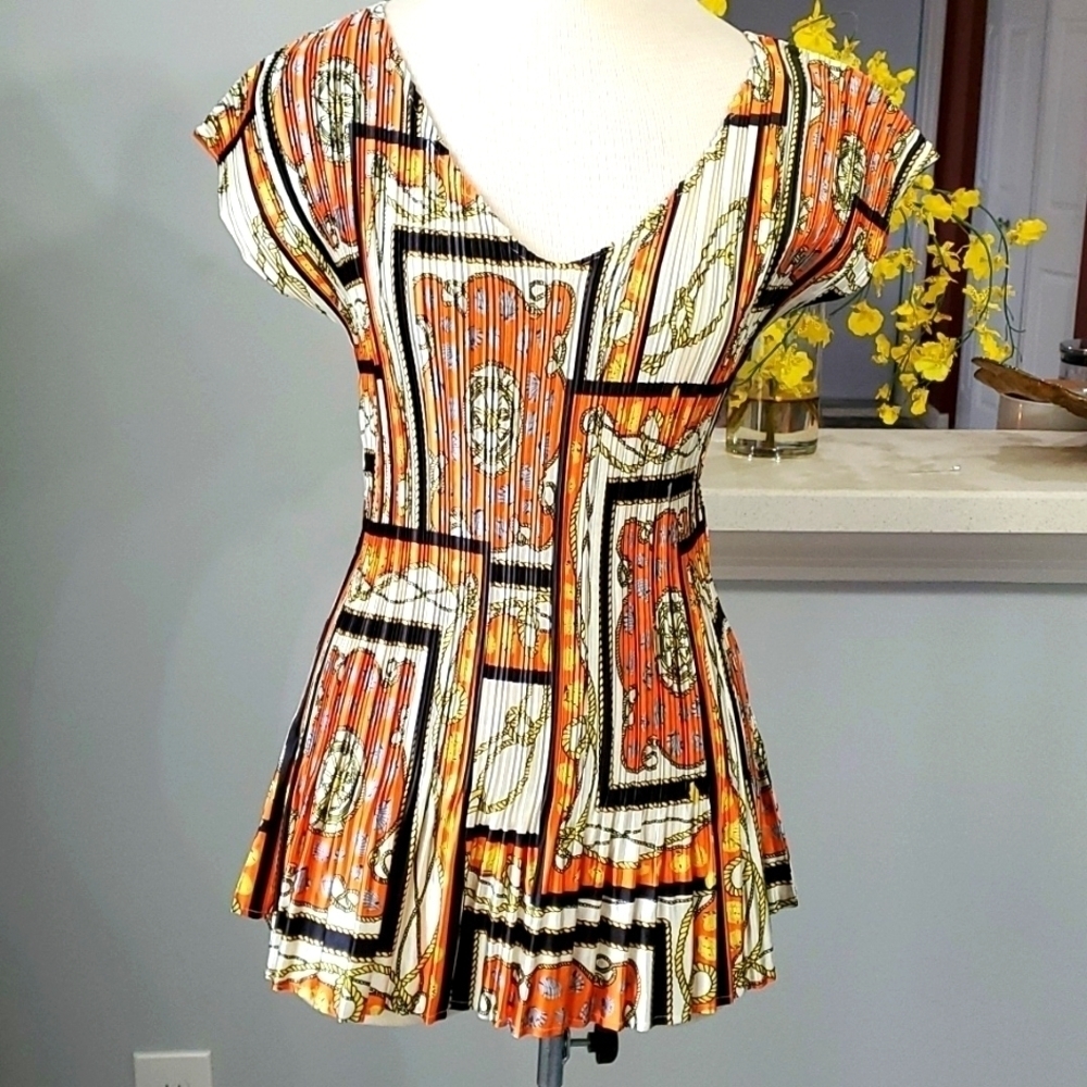 Women's top with permanent pleats. Streatch orange and‎ black print. Y2K